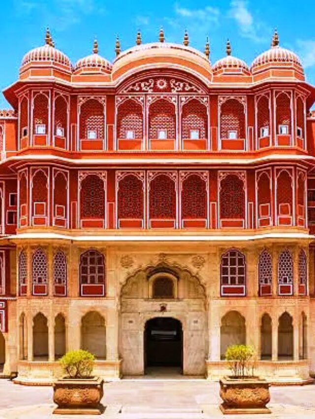 cropped सिटी पैलेस City Palace 640x853 - Best Places to visit in Rajasthan (राजस्थान में घूमने के लिए बेहतरीन जगह)