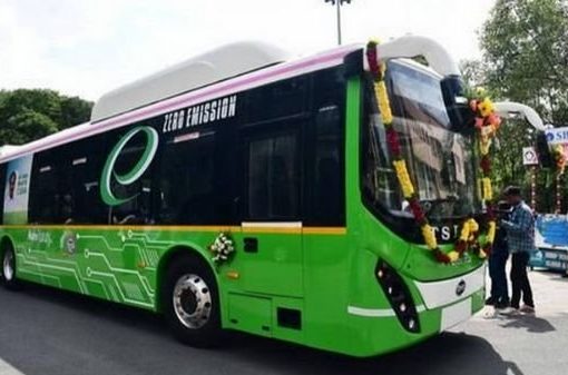 भारत ने मुंबई और पुणे के बीच पहली अंतर-शहर इलेक्ट्रिक बस सेवा शुरू की