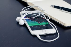 iphone smartphone mobile hand music technology 911800 pxhere.com min 300x199 - iphone-smartphone-mobile-hand-music-technology-911800-pxhere.com-min